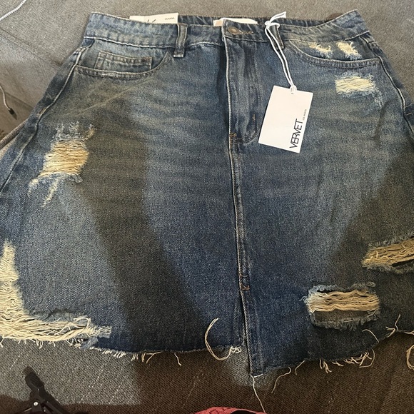 New Vervet Women’s Blue Claudia Distressed Denim mini skirt - Picture 2 of 6